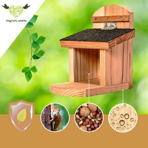 Robusta mangiatoia per uccelli scoiattolo con tetto in legno piatto resistente alle intemperie modello animale per piccole gabbie per animali porta alberghi - Product Image 5