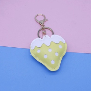Llavero de coche con diseño de frutas coloridas y lindas, colgante delicado para bolso de niña, regalo promocional, llavero de fresa de dibujos animados de cuero PU duradero, ¡gran oferta! - Product Image 5