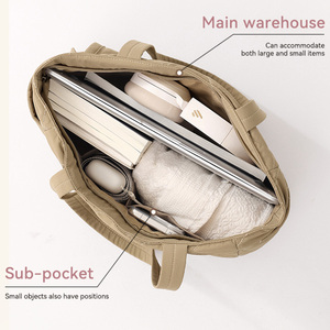 Sac à main pour femme haut de gamme avec pendentif, nouvelle collection 2026, sac fourre-tout à bandoulière tendance, design minimaliste - Product Image 3