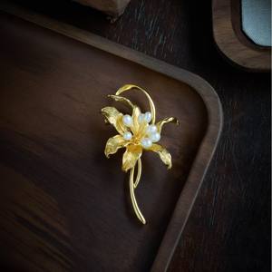 Broche de Perlas de Agua Dulce con Diseño de Flor en el Pecho, Estilo Palacio Chino Vintage, Joyería Versátil con Patrón Numérico - Product Image 2