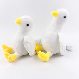 Portachiavi Morbido Mini Piccione/Testa di Dèa in Peluche Bianco - Simpatico Ciondolo per Borsa a Forma di Uccellino Morbido, Regalo - Product Image 2
