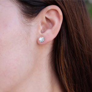Labret en Titane G23 à Filetage Interne avec Opale en Forme de Cœur |   Bijoux de piercing hypoallergéniques à dos plat pour lèvre, oreille, cartilage et langue - Product Image 6