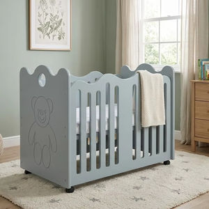Cuna de Madera Escandinava para Bebé, Construcción de Madera de Abeto Europeo, Color Gris Claro Pintado NC, Cama Infantil con Ruedas - Product Image 1