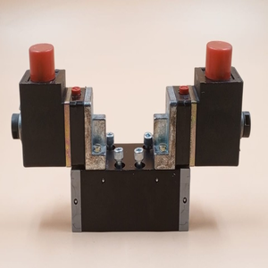 Новый Оригинальный Программируемый Логический Контроллер (ПЛК) UM/22152/123 для Промышленной Автоматизации (Готов к Отгрузке со Склада) - Product Image 1