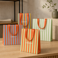 Sacs de courses premium enduits avec poignées, logo personnalisé, sacs rayés colorés imprimés pour cadeaux, vente au détail, emballage en gros