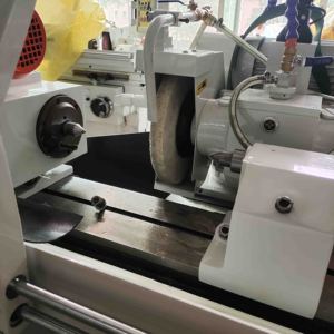 Meuleuse cylindrique interne et externe GD-3080B pour petits arbres, soupapes à aiguille, pistons, distance entre centres <span class=keywords><strong>de</strong></span> 300 mm, directement <span class=keywords><strong>de</strong></span> l'usine - Product Image 3