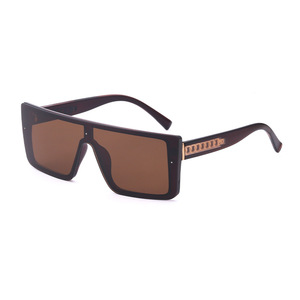 Gafas de sol de montura grande para mujer, negras, con lentes de PC UV400, protección solar a la moda para ciclismo y atuendos elegantes - Product Image 2