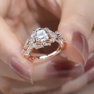 Messi Perhiasan 18K 1ct Bantal Potong Lab Berlian Wanita Perhiasan Cincin Mewah Cincin Pertunangan Gaya