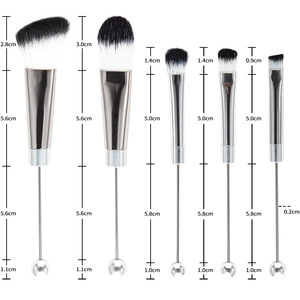 Pinceau de maquillage à perles DTY détachable en gros outils de maquillage uniques nouvel ensemble de <span class=keywords><strong>pinceaux</strong></span> de maquillage à perles pour impression de cadeau de Noël d'Halloween - Product Image 3
