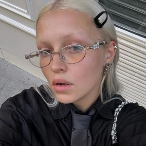 2024 New Fashion Small Oval <b>Frame</b> Sunglasses Y2K Diamond Classic UV400 Luxury Style Women Sunglasses - Product Image 3