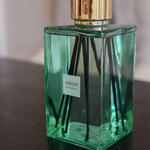 Diffuseur à bâtonnets Aikun 2200 ml en verre carré vert avec autocollant, parfum longue durée, échantillon 3 jours, expédition 7 jours, coffret fenêtre pour décoration, magasin, maison - Product Image 4
