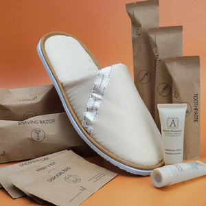 Kit di Cortesia per Hotel <span class=keywords><strong>Eco</strong></span>-Friendly con Borsa in Carta Kraft FSC, Ciabatte Naturali da Spa, Spazzolino in Fibra di Grano - Product Image 1