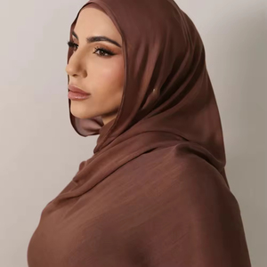 2025 Bán Buôn Tùy Chỉnh Trọng Lượng Nhẹ Cotton Đồng Bằng Hijab Hồi Giáo Phụ Nữ Khăn Choàng Khâu Đôi Tre Rayon Viscose Phương Tiện Khăn Hijab - Product Image 1