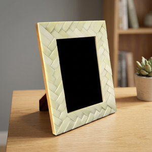Marco de Fotos Moderno de Resina y Madera, Diseño Rectangular con Rayas Diagonales, Exhibición Vertical de Sobremesa, Marco Personalizado para Fotos, Decoración del Hogar - Product Image 1