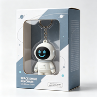 Porte-clés en silicone 3D Astronaute personnalisé OEM ODM, breloque de sac périphérique tendance Cyber Tech avec design IP personnalisé