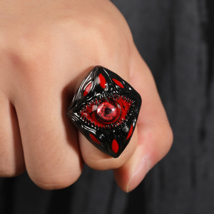 <span class=keywords><strong>Anello</strong></span> Parasita Gotico Vintage Punk Hip Hop con Occhio Rosso Placcato Nero, Gioiello Cool da Uomo, <span class=keywords><strong>Anello</strong></span> per Dito Indice Nero per Feste in Costume - Product Image 4