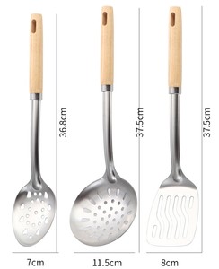 <span class=keywords><strong>Ensemble</strong></span> d'Ustensiles de Cuisine 8 Pièces en Acier Inoxydable avec Manches en Bois Durables Incluant <span class=keywords><strong>Spatule</strong></span>, Cuillère Rainurée et <span class=keywords><strong>Louche</strong></span> à Soupe - Product Image 6