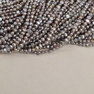 ไข่มุกน้ำจืดธรรมชาติทรงบาร็อค ขนาด 3-4 มม. สีเทา รูเจาะแนวนอนสองด้าน สำหรับทำสร้อยคอแบบกึ่งสำเร็จรูป DIY - Product Image 4