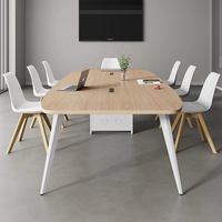 Ensemble de table et de chaises de conférence pour mobilier de bureau, taille compacte pour les opérateurs d'espaces de coworking