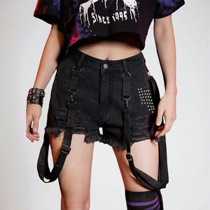 Shorts en jean déchiré noir pour femme, taille haute, ourlet à franges, avec chaîne, style streetwear décontracté d'été - Product Image 2