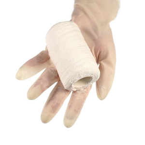 Apósito de compresión Unna Boot Bandage utilizado para el tratamiento de úlceras por estasis venosa - Product Image 3