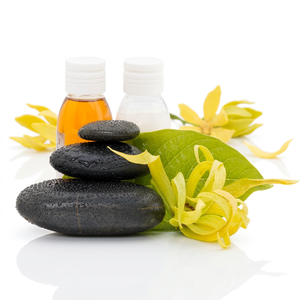 Huile d'Ylang-Ylang de qualité cosmétique avec un arôme agréable et délicat en flacons en verre pour l'aromathérapie - Product Image 3