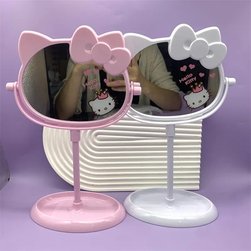 مرآة جديدة للمكياج من YUE طراز Hello Kitt y وهي مرآة يمكن حملها ومزودة برأس قطة دوارة على سطح المكتب كما أنها جذابة كما أنها محمولة كما أنها مزودة بجيب للقطة المنظر إليها