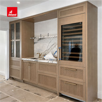 Armoire de cuisine encastrée Alland en chêne blanc et noyer, style moderne, avec panneaux rainurés et service de personnalisation