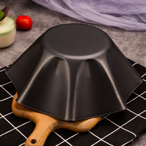<span class=keywords><strong>Molde</strong></span> <span class=keywords><strong>de</strong></span> pastel <span class=keywords><strong>de</strong></span> crisantemo <span class=keywords><strong>de</strong></span> acero al carbono antiadherente negro, herramienta para hornear <span class=keywords><strong>de</strong></span> fácil liberación antiadherente <span class=keywords><strong>de</strong></span> 6 pulgadas - Product Image 4