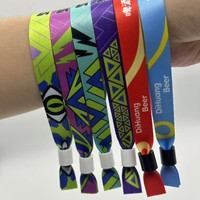 Bracelet en tissu imprimé avec fermoir en plastique noir, bracelet tissé pour événements, disponible en plusieurs couleurs pour concerts, festivals, clubs, écoles