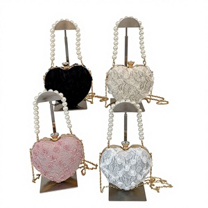 Pochette de soirée florale en forme de cœur avec chaînes, design tendance, couleur unie, sac à bandoulière élégant, commande en gros mixte prête à expédier - Product Image 2