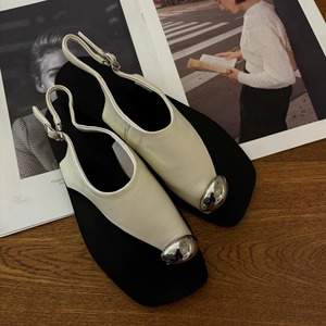 Sandales plates rétro 2026 à boucle métallique et boucle d'orteil pour femme, sandales de plage minimalistes à une seule bride avec une élégance de niche - Product Image 2