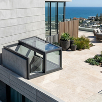 Fenêtre de toit coulissante en verre en forme de L pour accès au toit d'une escalier, étanche, installation facile, conception de projet personnalisée
