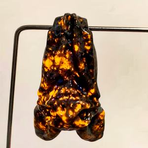 Sculpture de chauve-souris en Yooperlite polie naturelle avec lueur réactive aux UV pour la décoration intérieure, ornement Feng Shui - Product Image 4