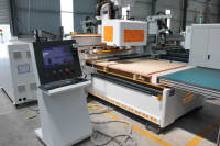 Router CNC de 3 Ejes HMI con ATC, Motor de 9 KW con Enfriamiento por Aire, Mesa de Vacío con Rodamientos, Control SYNTEC para Trabajos en Madera y Muebles (Larga Duración)