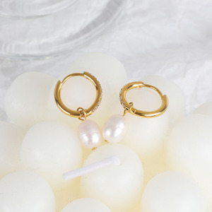 ทอง18K PVD ชุบสแตนเลสเครื่องประดับออกแบบต่างหูแบรนด์ยอดนิยมลูกบาศก์ Zirconia ต่างหูจี้มุกน้ำจืด - Product Image 4