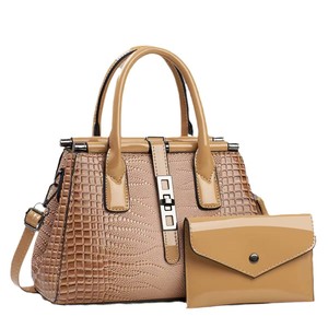 Nueva bolsa de viaje elegante con estampado de cocodrilo en colores brillantes, bolsa interior espaciosa, moderna y versátil con un toque de alta gama. - Product Image 5