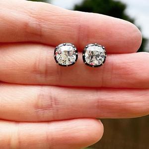 Boucles d'oreilles clous en diamant plaqué or de qualité supérieure pour femmes, en argent sterling 925, élégantes, scintillantes, bijoux de luxe, style intemporel et tendance - Product Image 6