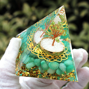 Adorno de Resina Epoxi en Forma de Pirámide, Diseño de Olivo Verde, Decoración para el Hogar, Regalo Coleccionable - Product Image 2