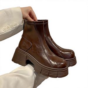 Bottines en cuir décontractées pour femmes avec talon plat, semelle intérieure en caoutchouc, doublure en polaire, semelle souple, plateforme antidérapante, semelle épaisse - Product Image 1
