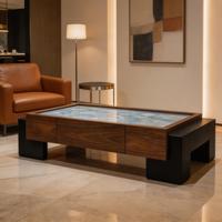 Table basse décorative de luxe avec plateau bleu texturé, cadre en bois, pieds noirs en bloc, table d'appoint contemporaine