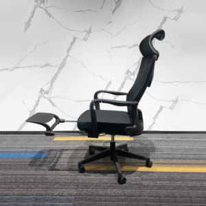 Fauteuil de bureau ergonomique moderne en maille avec appui-tête réglable, support lombaire et repose-pieds rétractable - Product Image 2