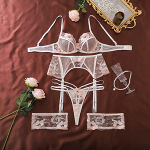 Set di Lingerie da Sposa Amour Bianco, 4 Pezzi con Ricami Floreali, Reggicalze e Polsini per Cosce, Abbigliamento Intimo Trasparente con Fodera a Rete - Product Image 5