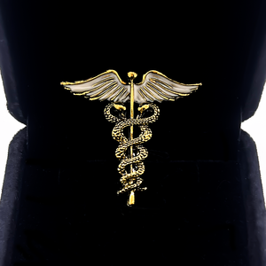 Kualitas Premium antik berlapis emas ular silang dan sayap Caduceus simbol Enamel putih medis dokter perhiasan bros Pin kerah - Product Image 2