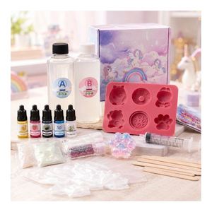 Crea tu propio set de juguetes Taba: Mezcla de goma AB equilibrada, seis moldes de diseño, botellas de tinte, polvo flocado, varillas mezcladoras y folleto. - Product Image 6