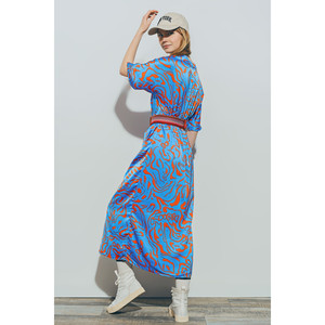 Robe midi en satin à col en V bleue - Product Image 6