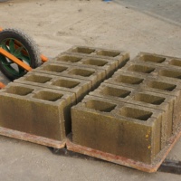 Machine mobile de fabrication de blocs FL10-15 – Économique, flexible et fiable – Machine à briques creuses en béton de type pondeuse
