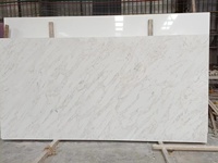 Dalle de pierre de comptoir en quartz au design moderne, pierre artificielle blanche Calacatta frittée pour comptoirs de maison, en grandes dalles