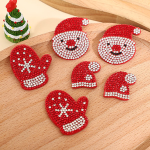 Série Criativa de Natal: Desenhos de Strass Termocolantes, <span class=keywords><strong>Patches</strong></span> de Chapéu de Papai Noel em Desenho Animado, Clássicos da China para Vestuário DIY - Product Image 1