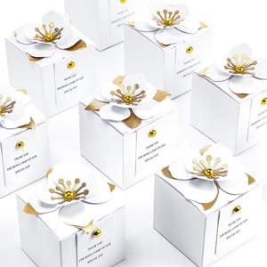 Caja <span class=keywords><strong>de</strong></span> Dulces <span class=keywords><strong>de</strong></span> Papel Kraft Blanco Personalizable con Materiales Reciclados, con Tarjeta <span class=keywords><strong>de</strong></span> Agradecimiento, Elegante Caja Plegable con Relieve para Bodas y Fiestas - Product Image 1